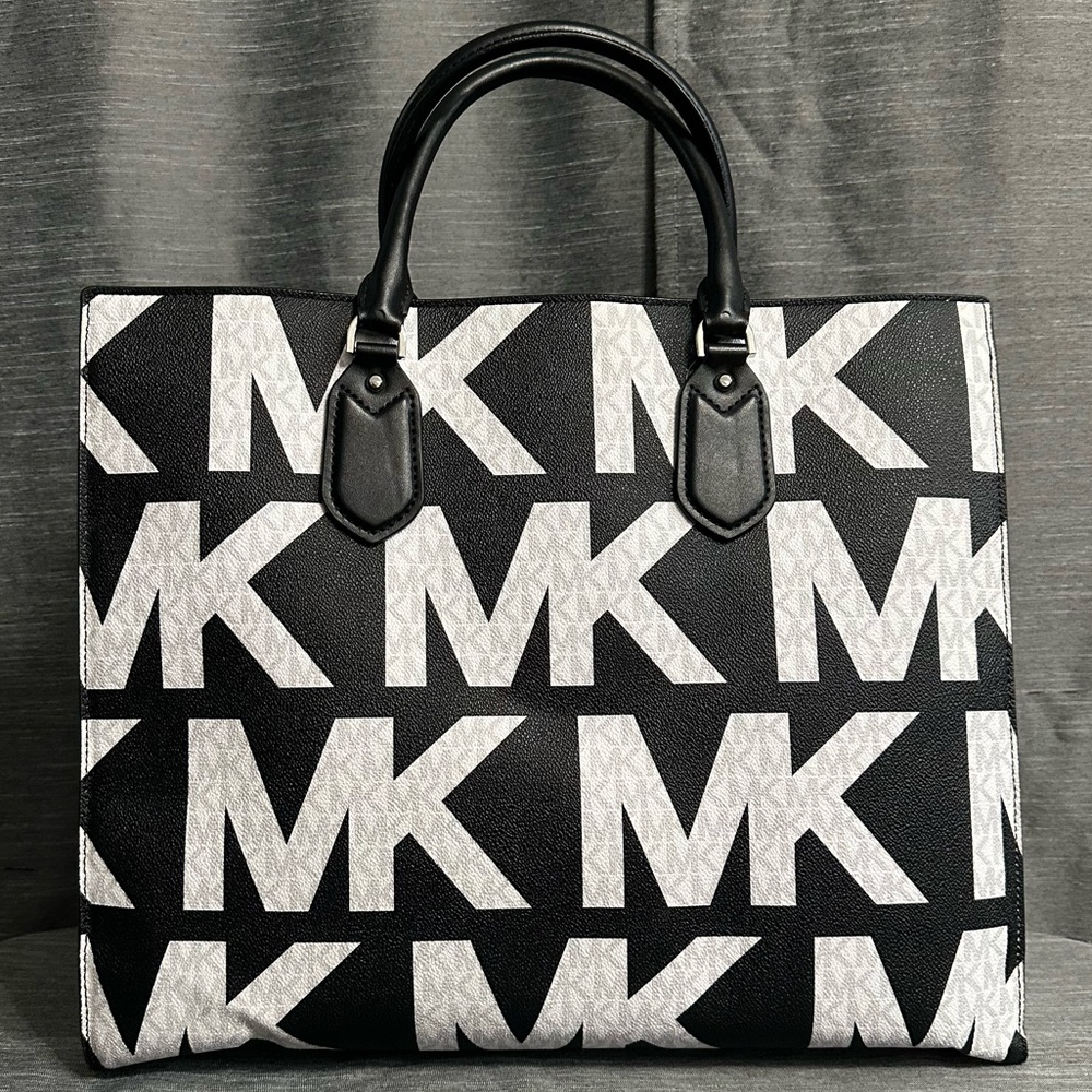 Micheal Kors Everly Tote in Black and White Multi - Picture 2 of 9